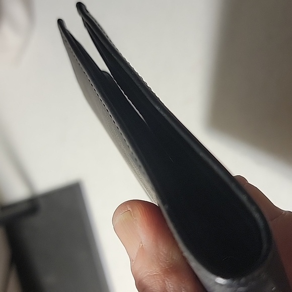 Authentic Men's Gucci bi-fold wallet - Picture 12 of 13